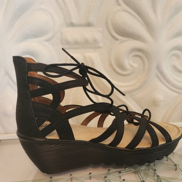 EUC Skechers Black Gladiator Style, Lace Up Wedge Sandals. Size 8.5 - Picture 2 of 15